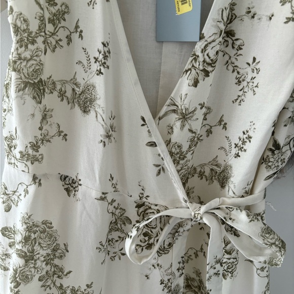 white & green floral wrap dress // antonio melani size 6 - Picture 5 of 7
